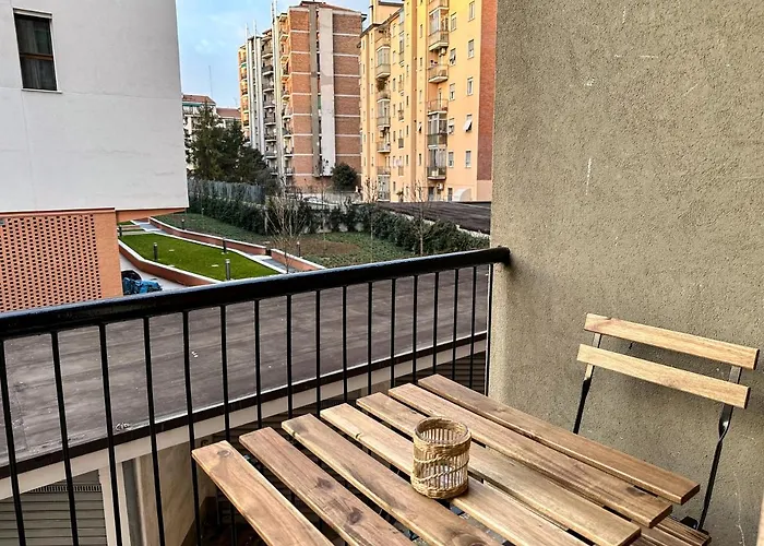 Velasquez Apartments - B - San Siro