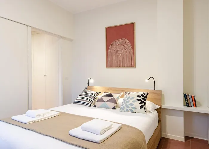 Velasquez Apartments - B - San Siro