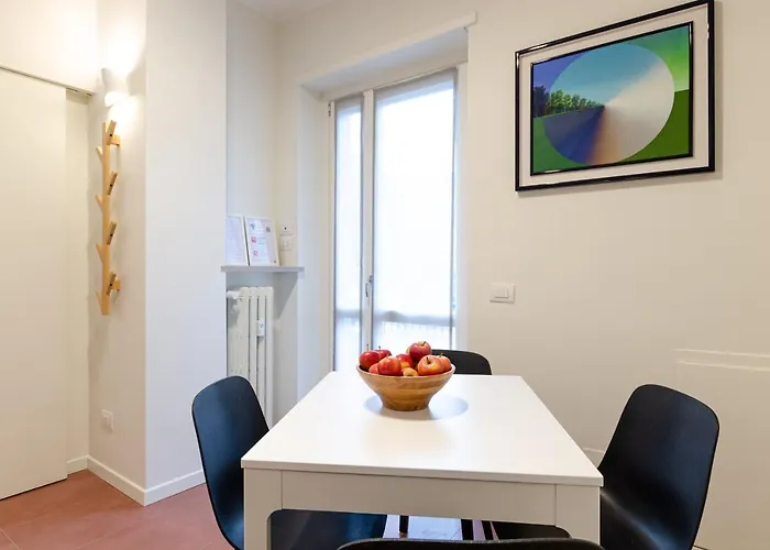 Velasquez Apartments - B - San Siro